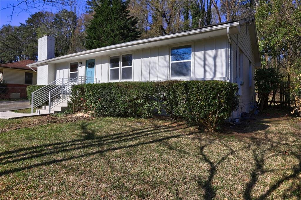 810 Commodore Drive NW