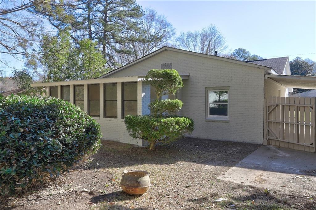 810 Commodore Drive NW