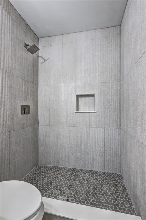 810 Commodore Drive NW