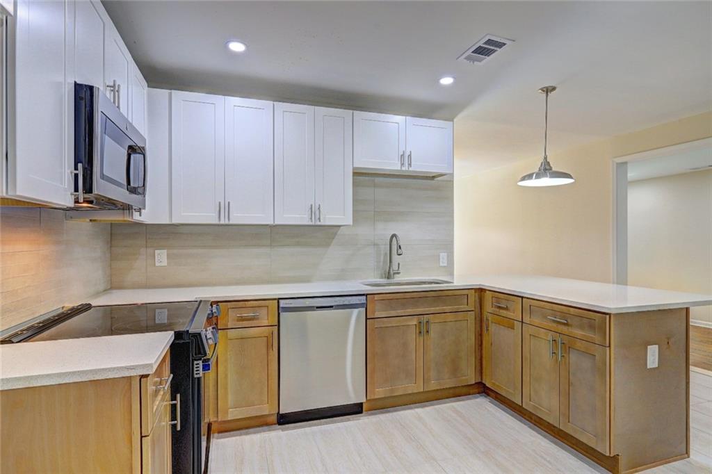 810 Commodore Drive NW