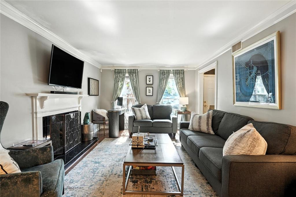 9 Independence Place NW