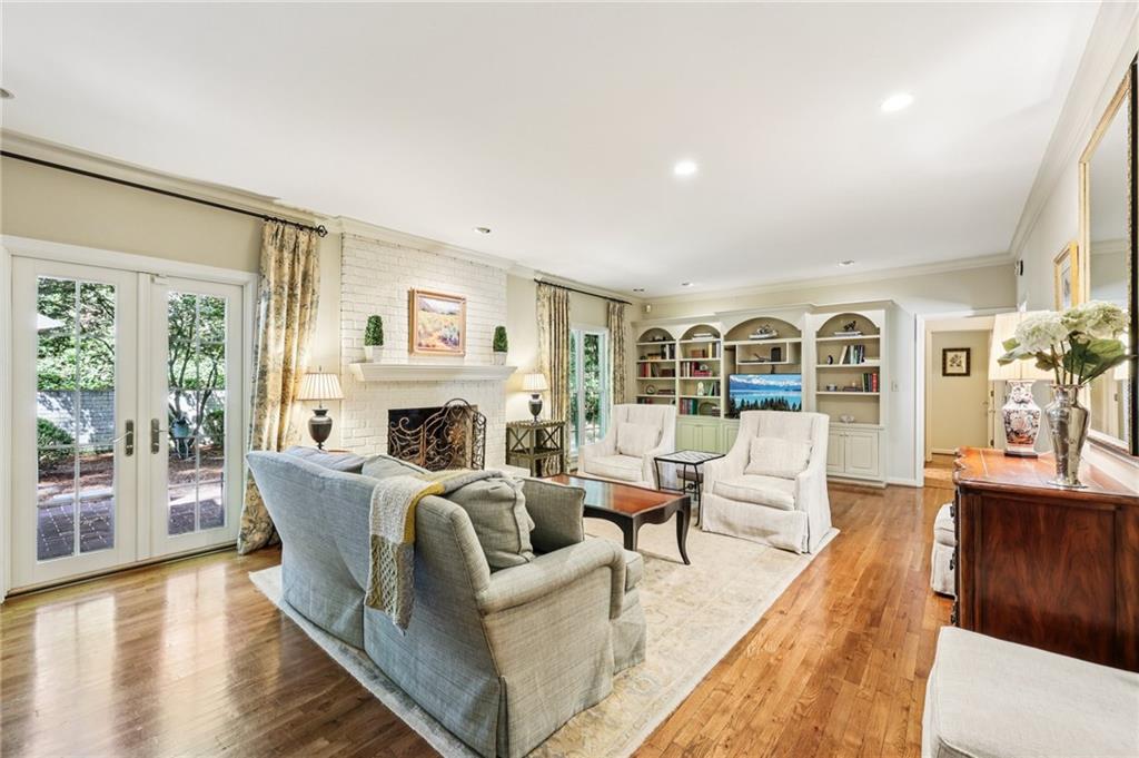 1382 W Wesley Road NW