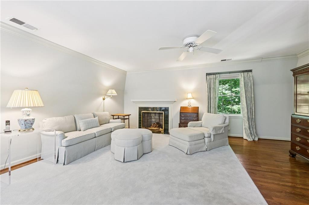 1382 W Wesley Road NW
