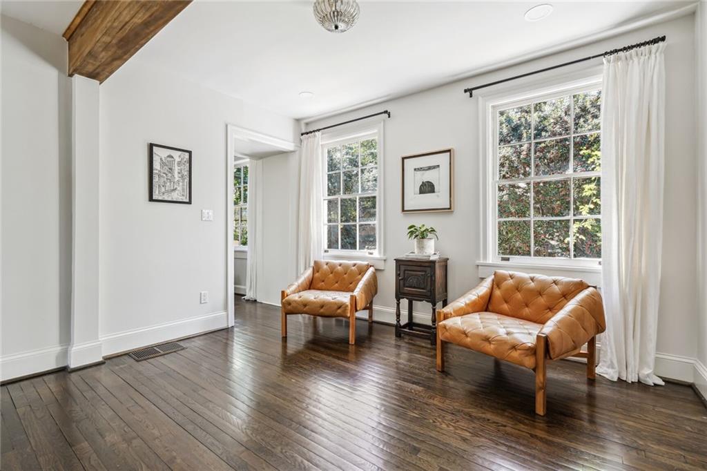 527 Brentwood Drive NE