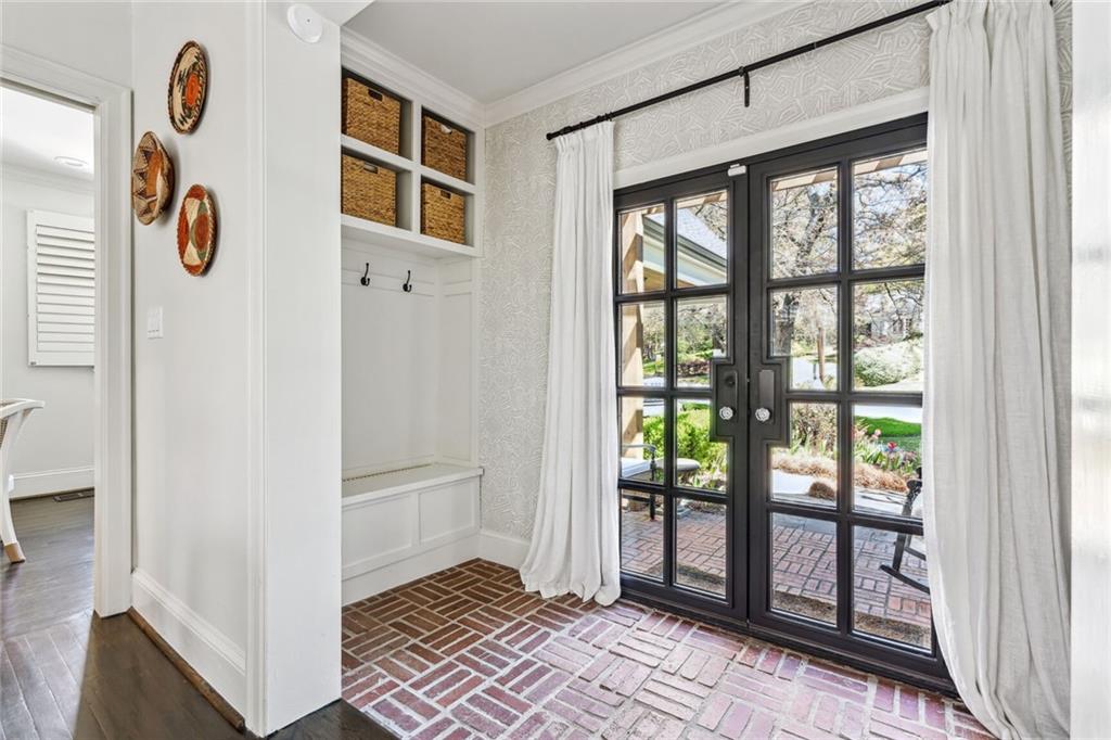 527 Brentwood Drive NE