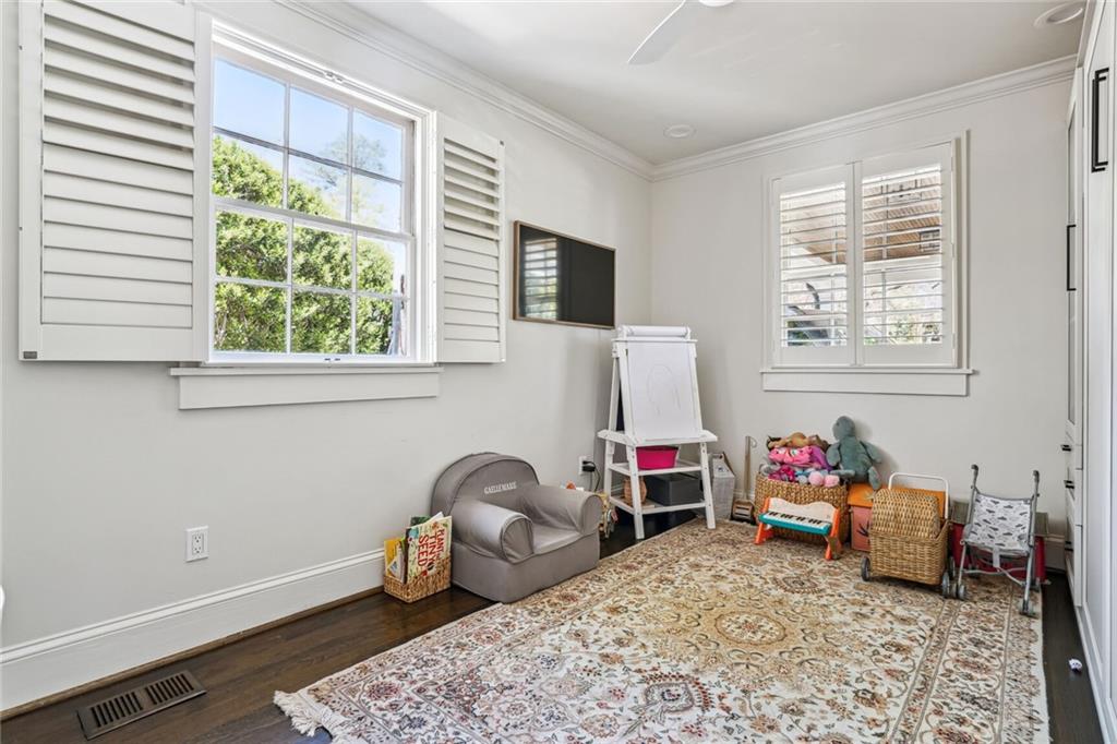 527 Brentwood Drive NE