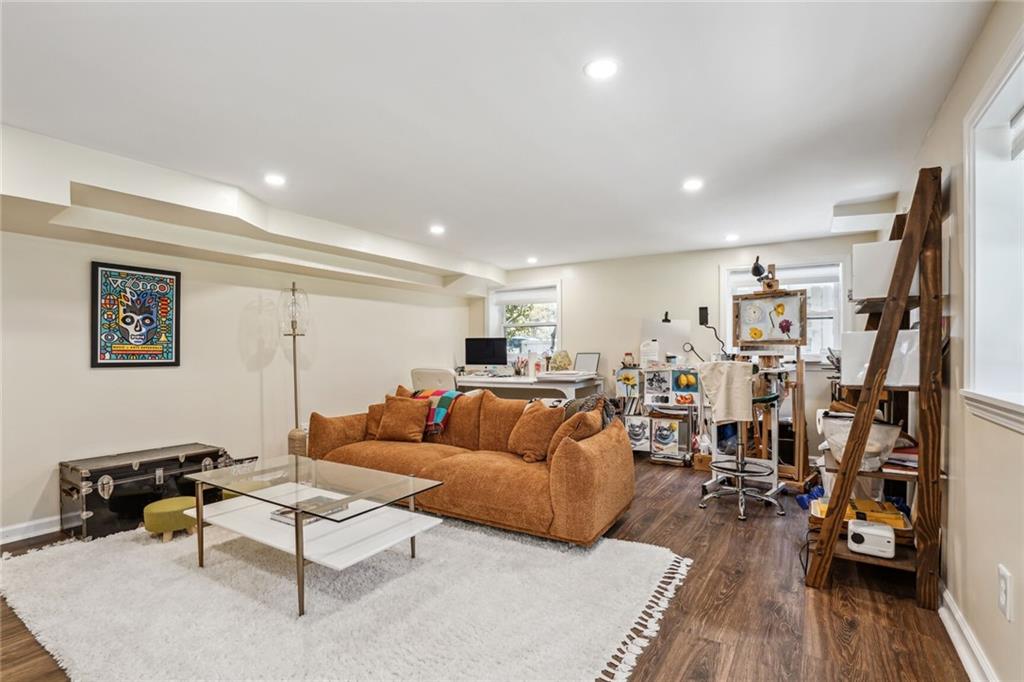 527 Brentwood Drive NE