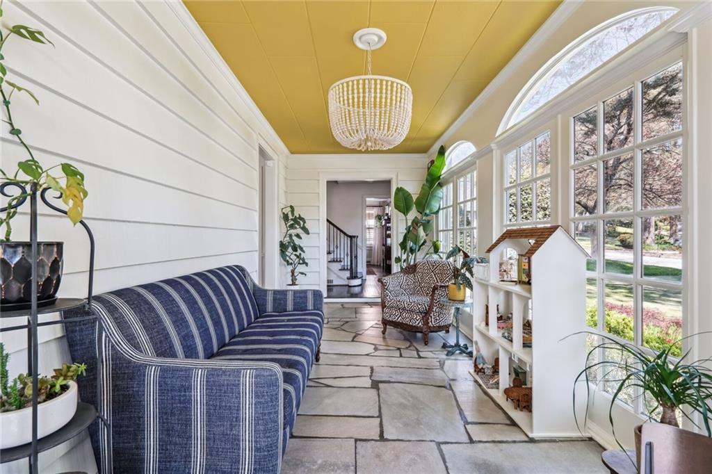 527 Brentwood Drive NE