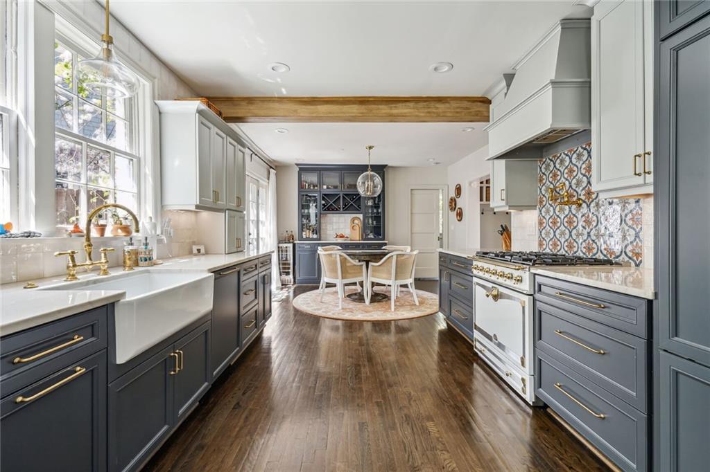 527 Brentwood Drive NE