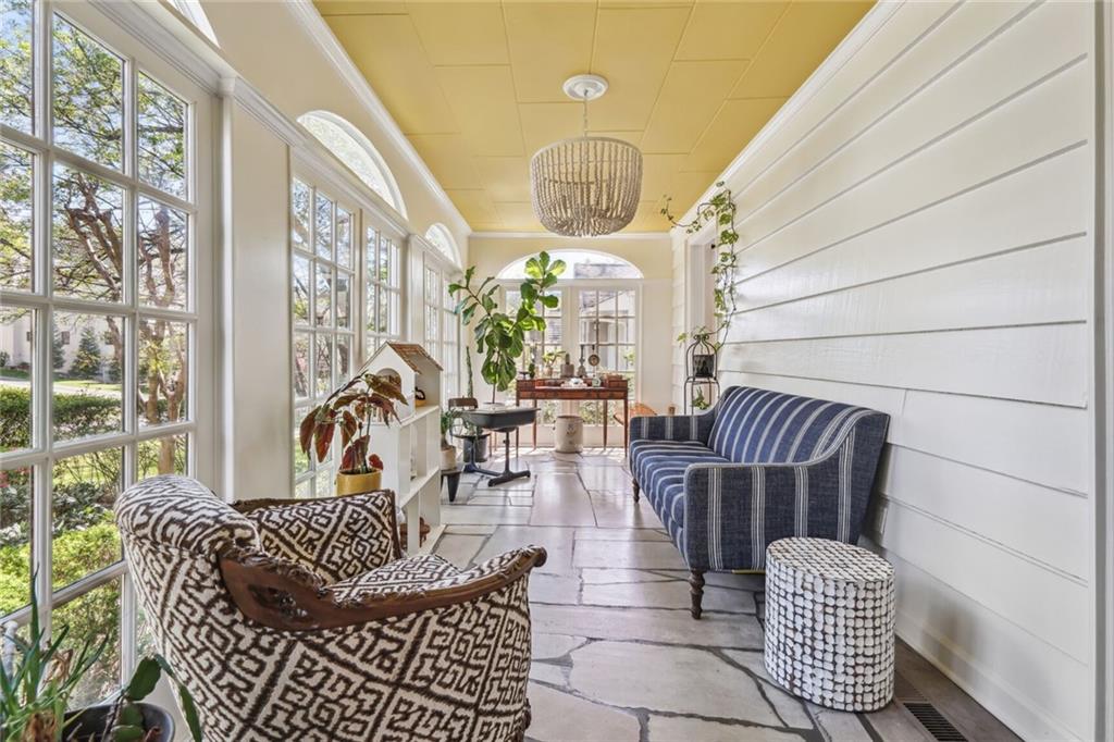 527 Brentwood Drive NE