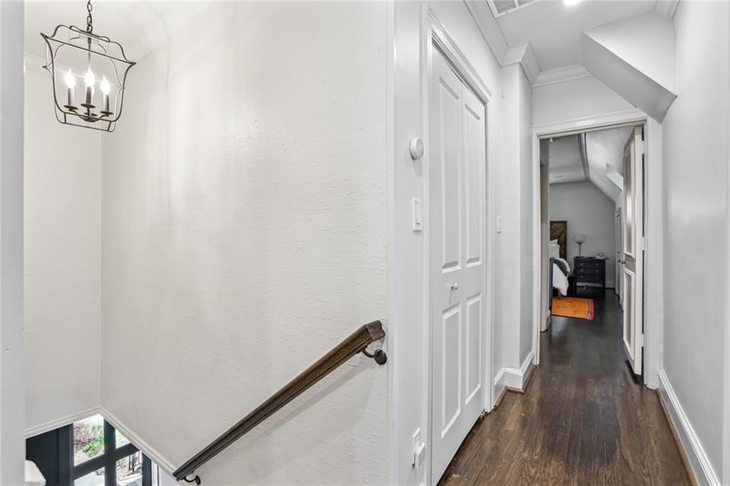 527 Brentwood Drive NE