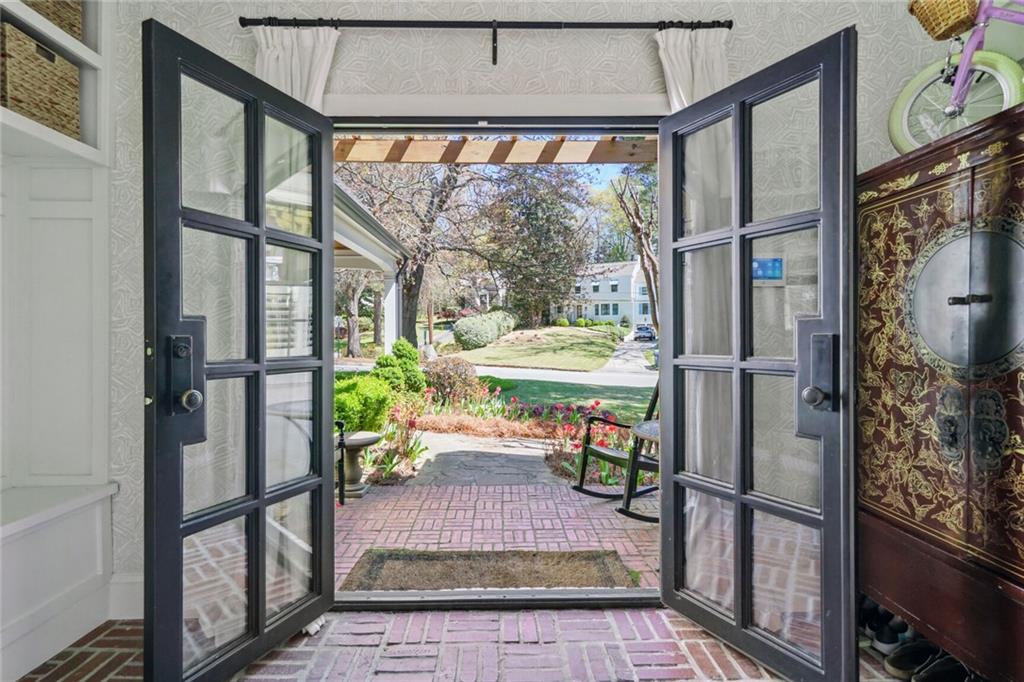 527 Brentwood Drive NE