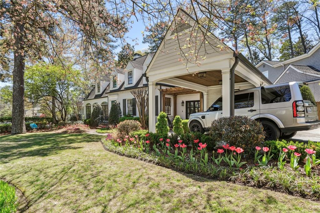 527 Brentwood Drive NE