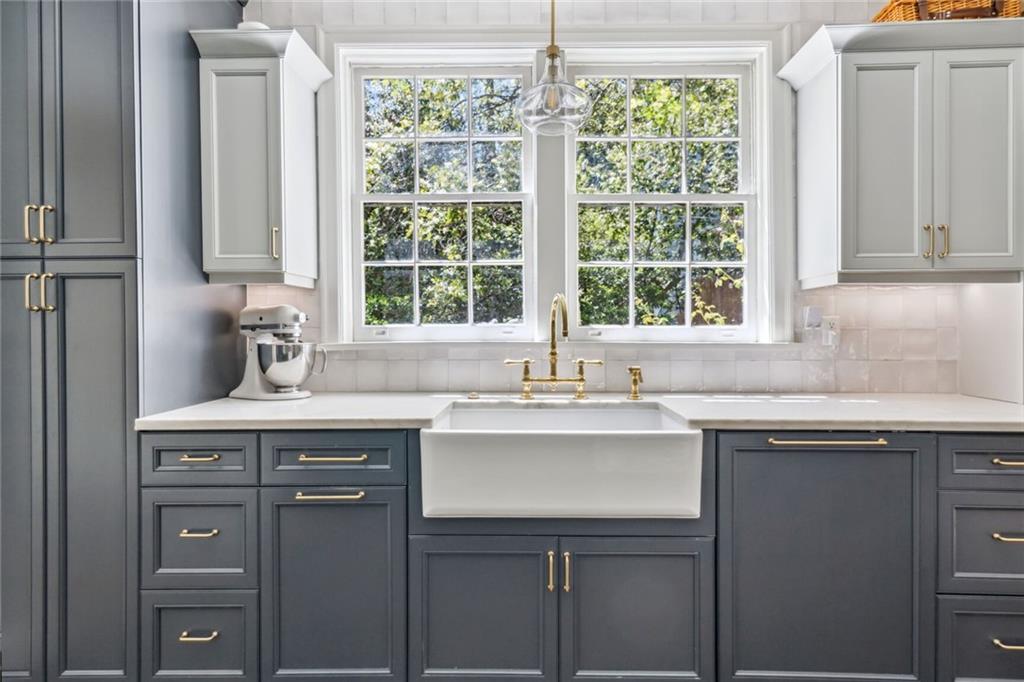 527 Brentwood Drive NE