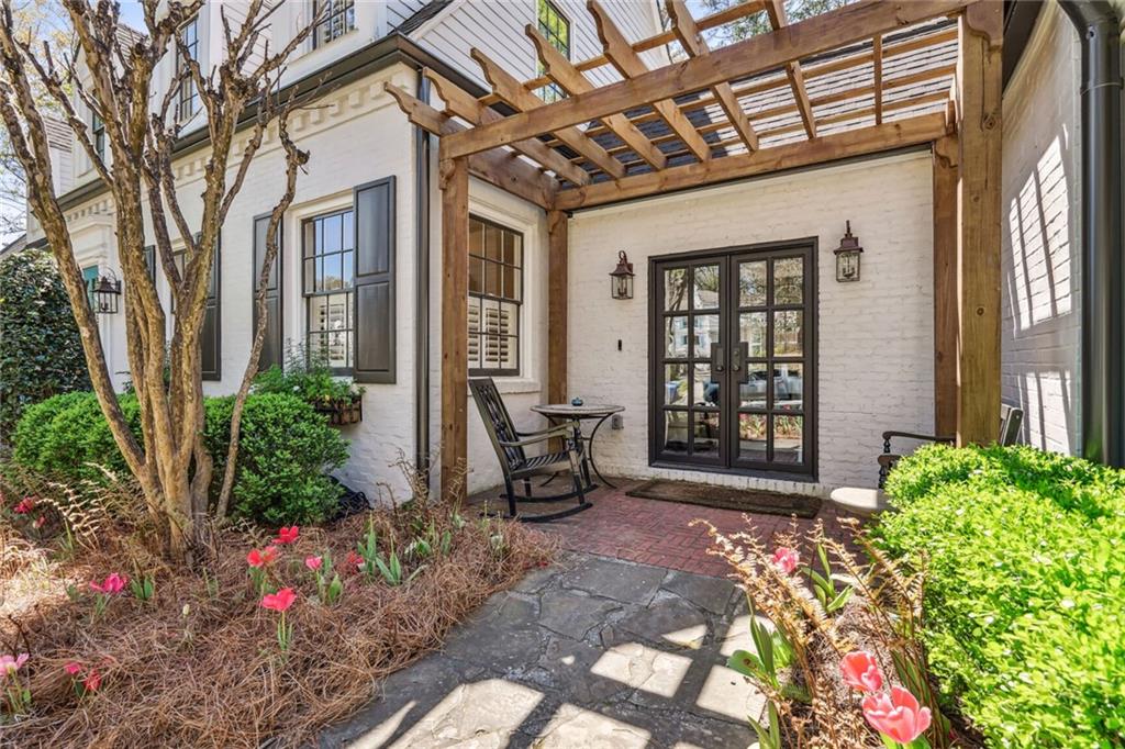 527 Brentwood Drive NE