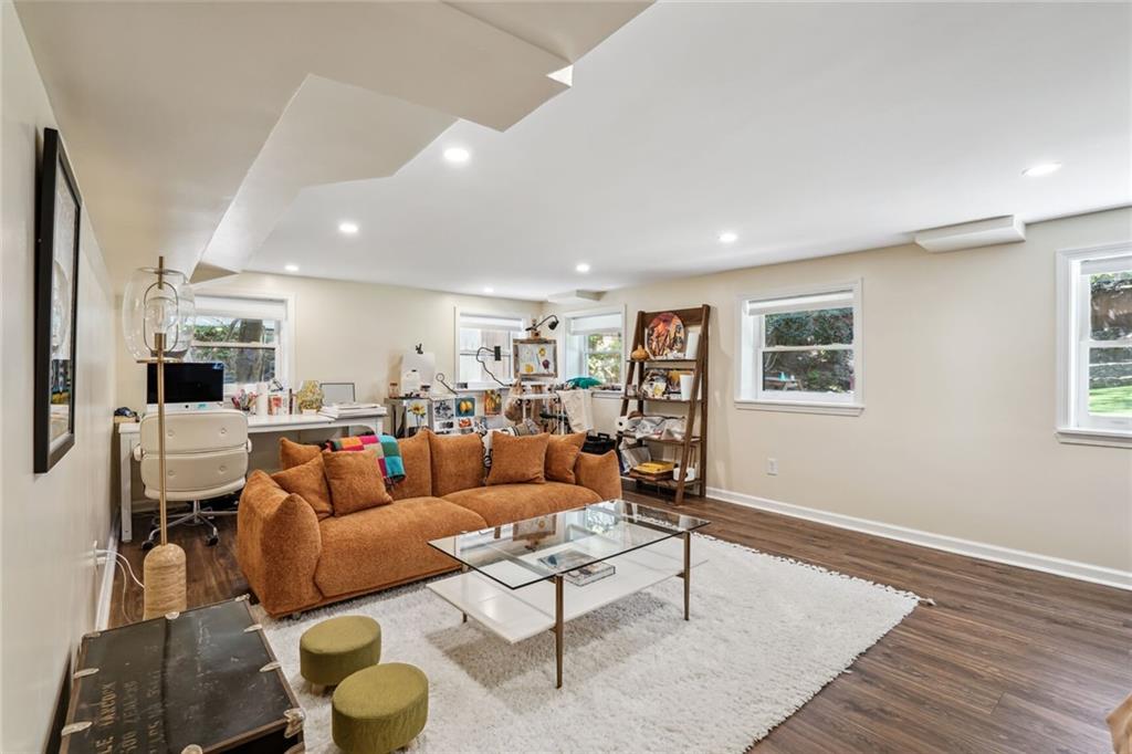 527 Brentwood Drive NE