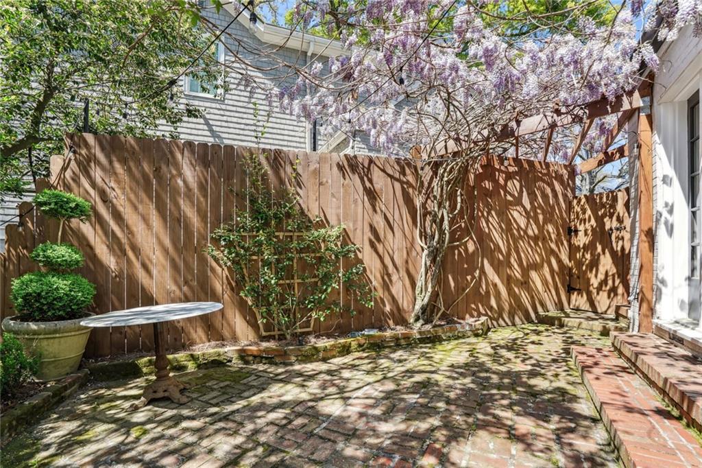 527 Brentwood Drive NE