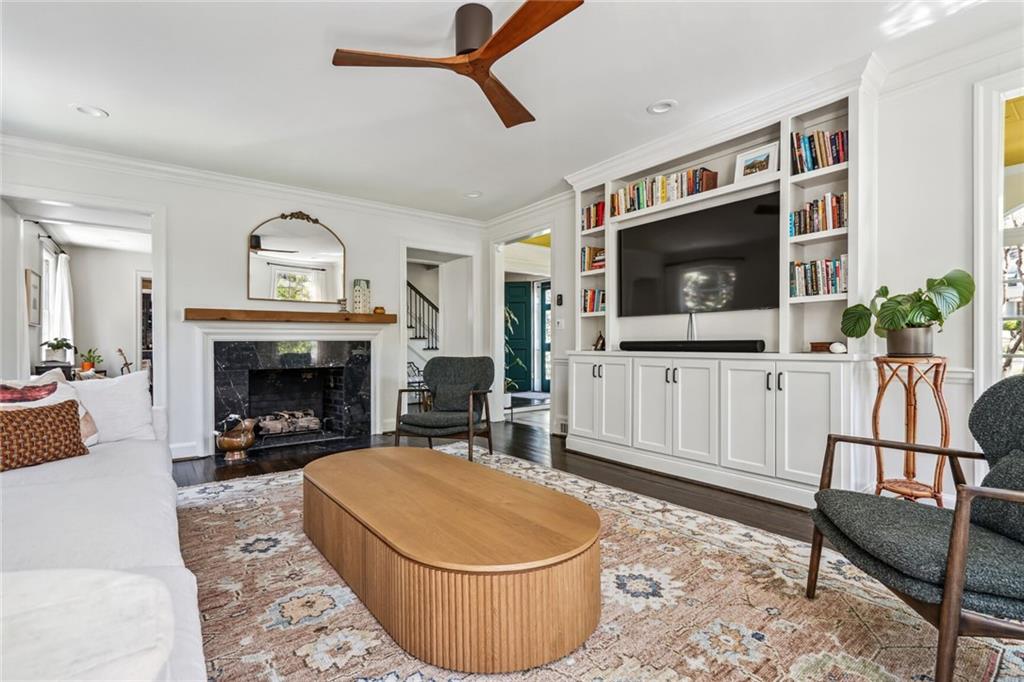 527 Brentwood Drive NE