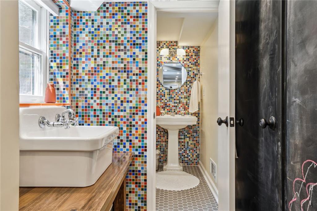 527 Brentwood Drive NE