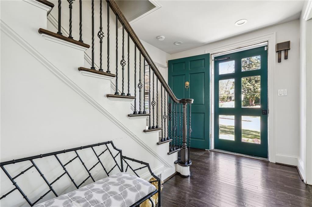 527 Brentwood Drive NE