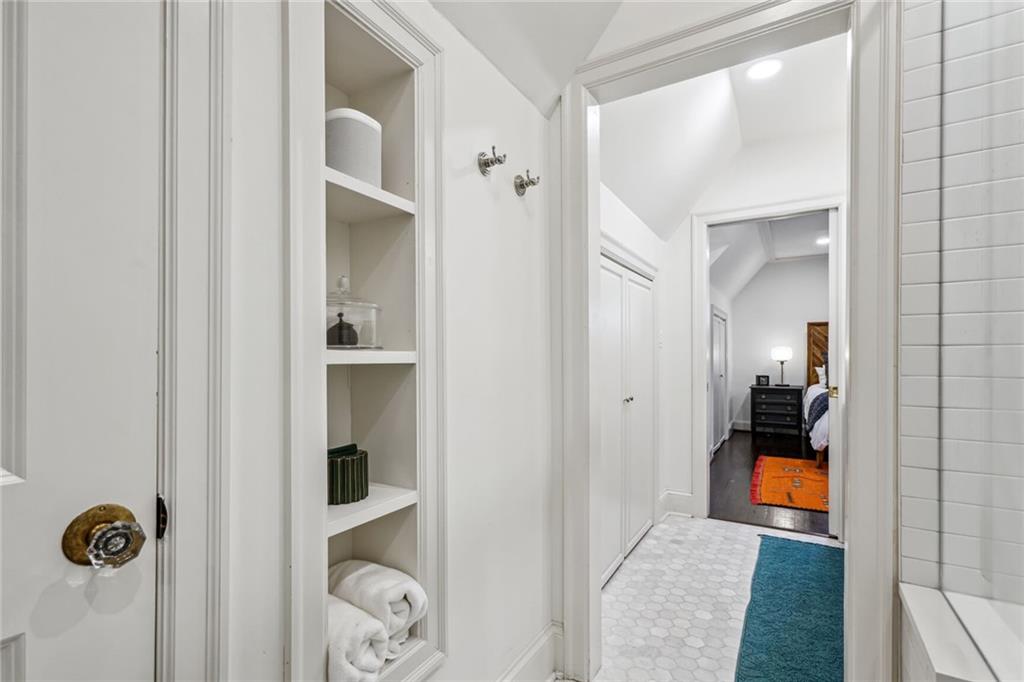 527 Brentwood Drive NE