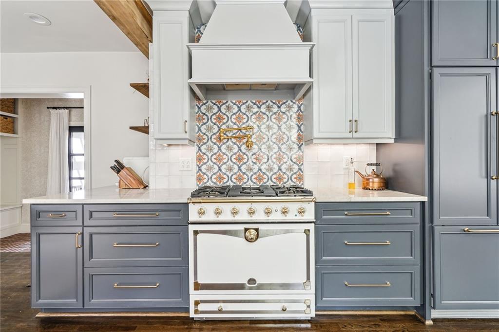 527 Brentwood Drive NE