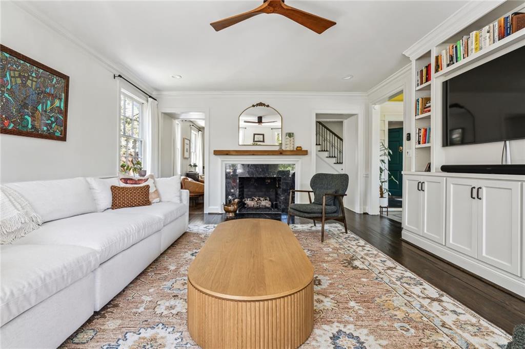 527 Brentwood Drive NE