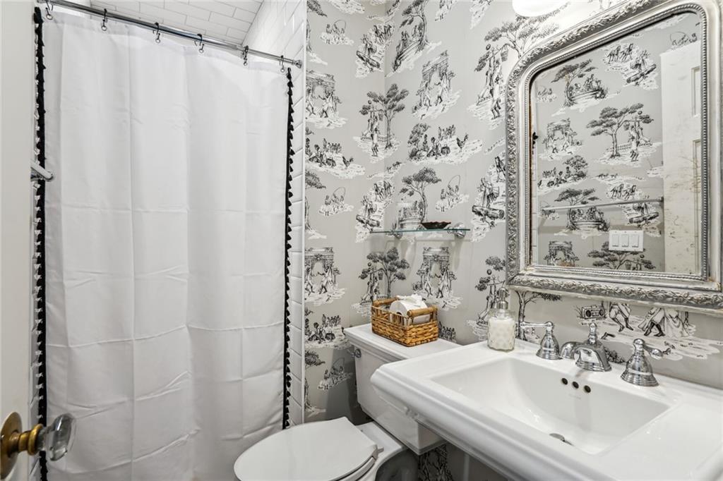 527 Brentwood Drive NE