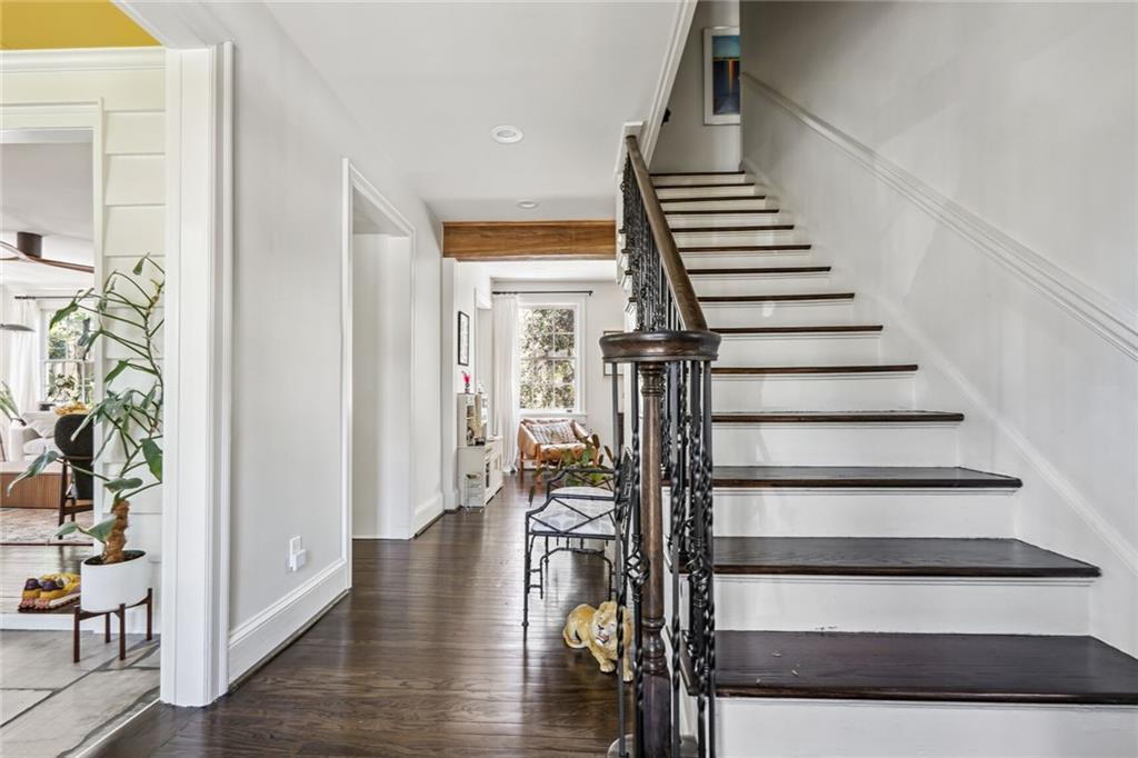 527 Brentwood Drive NE