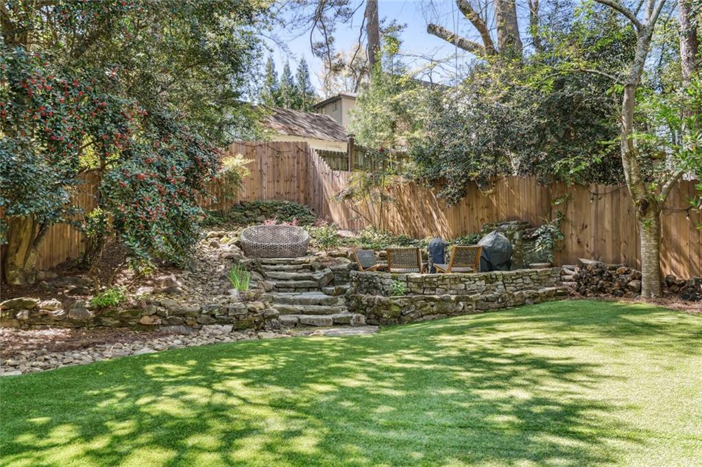 527 Brentwood Drive NE