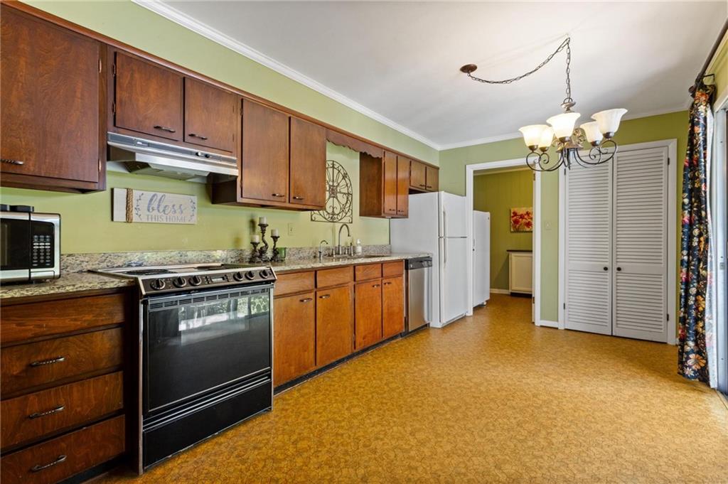 2219 Lisa Drive SE