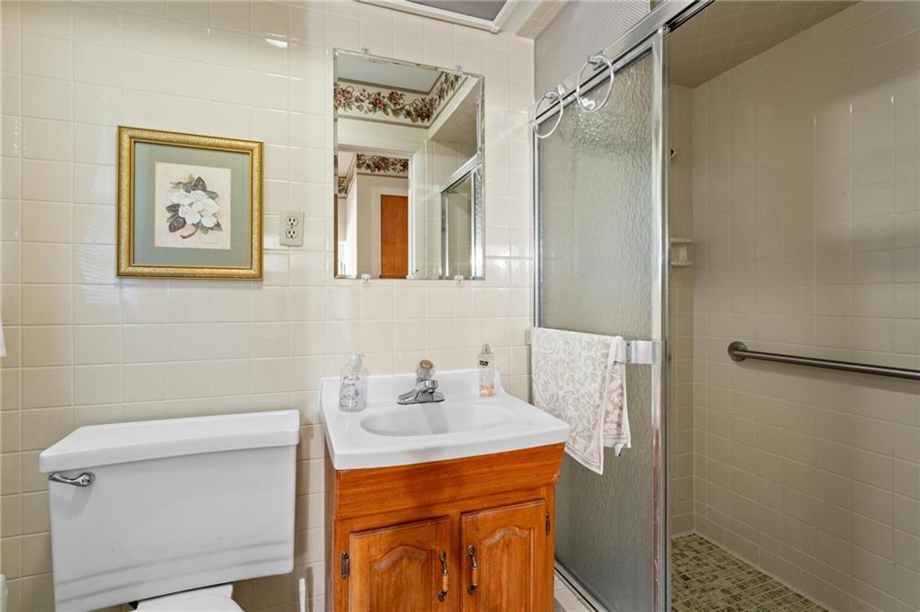 2219 Lisa Drive SE