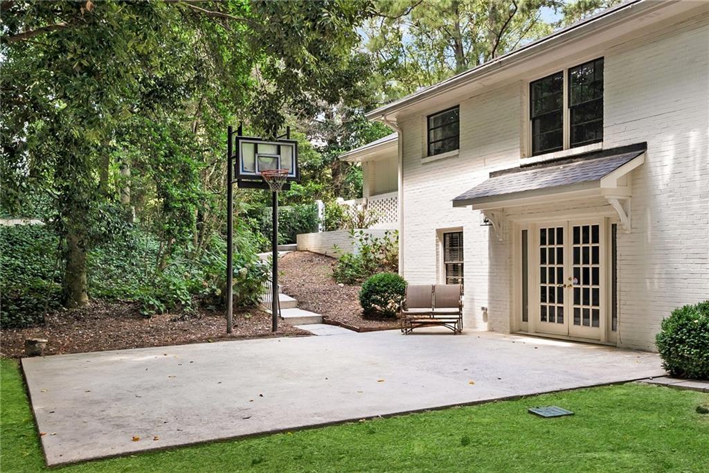 924 Peachtree Battle Avenue