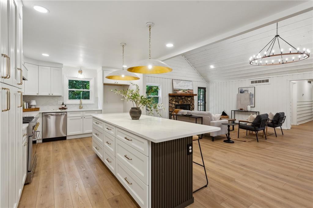 3640 Shelby Lane