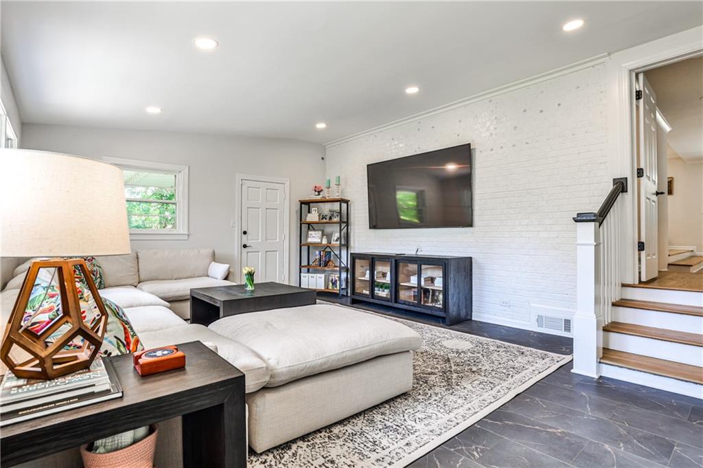 157 Normandy Drive SW