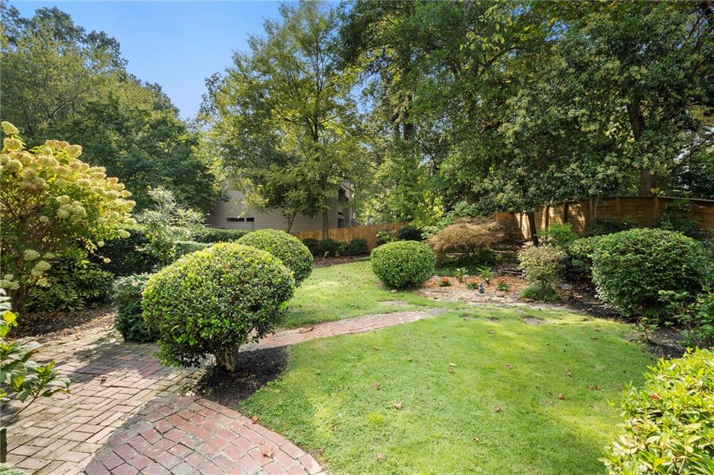 2512 Brookwood Drive NE