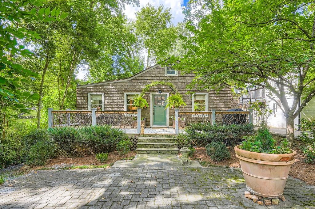 2137 Virginia Place NE