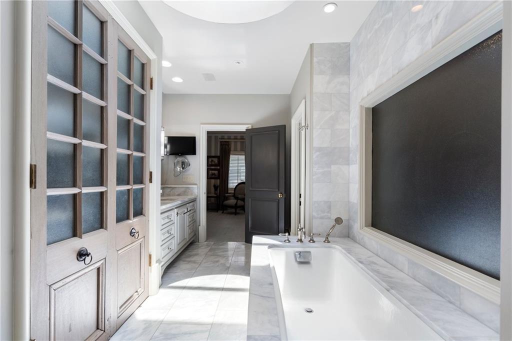 2525 Peachtree Road Unit 28
