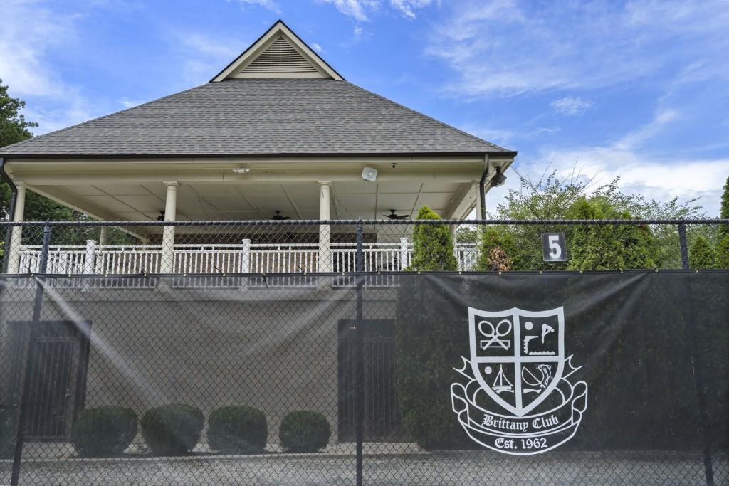 3338 Breton Circle