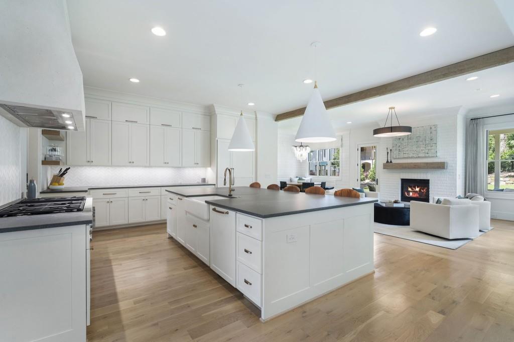 3338 Breton Circle