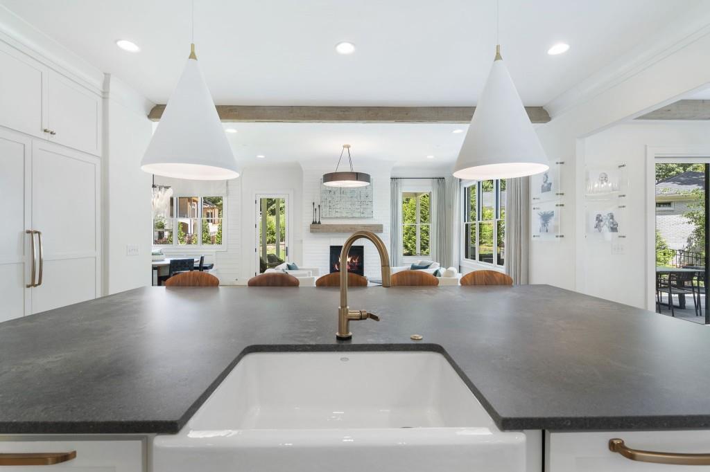 3338 Breton Circle