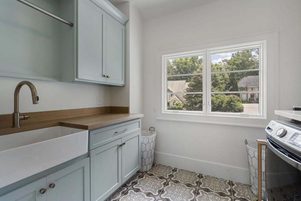 3338 Breton Circle