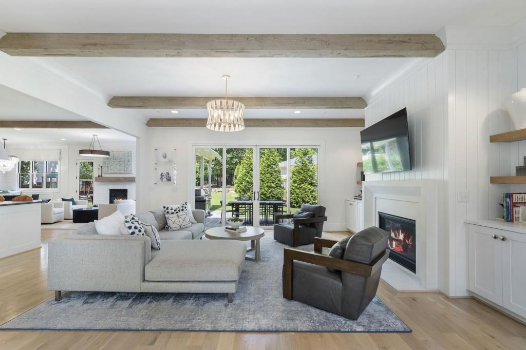 3338 Breton Circle