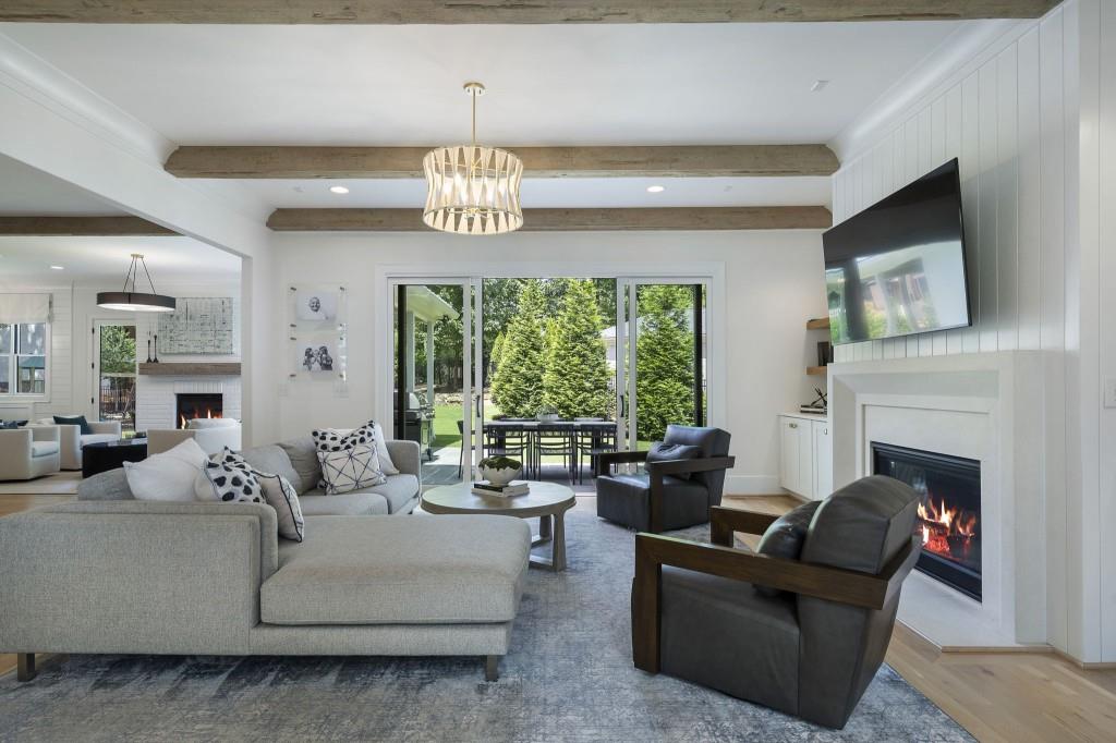 3338 Breton Circle