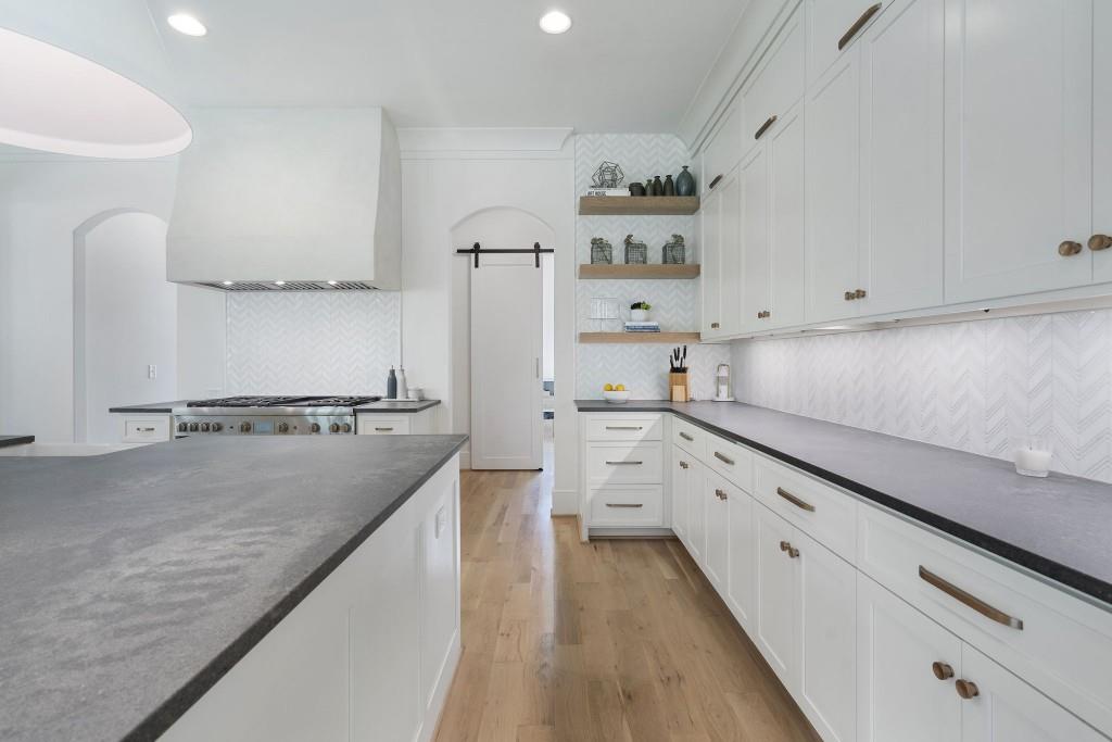 3338 Breton Circle