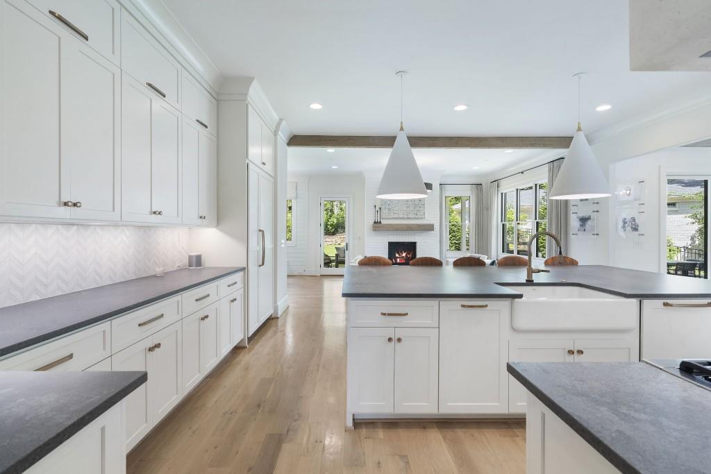 3338 Breton Circle