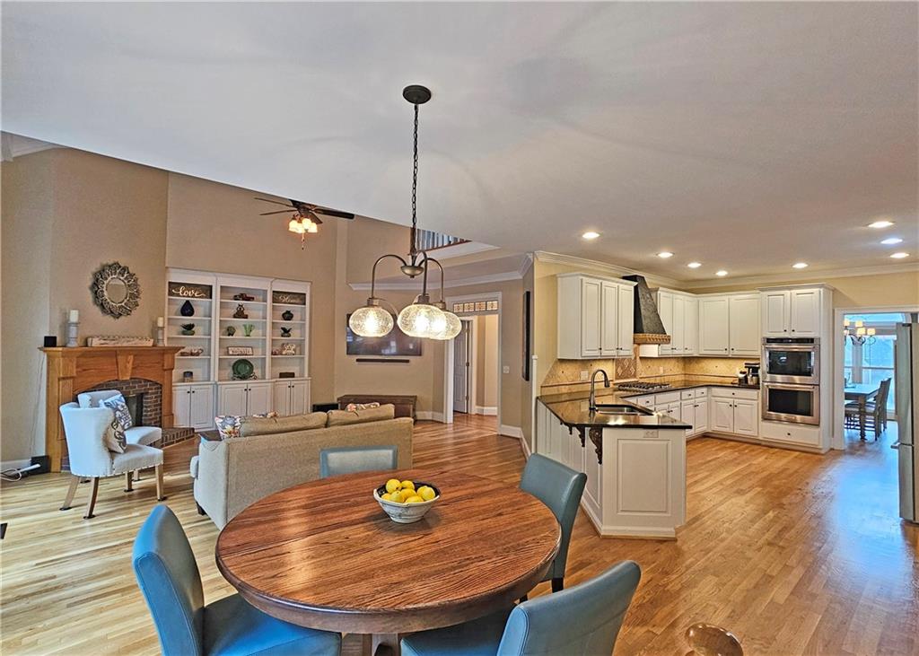 215 Settindown Court