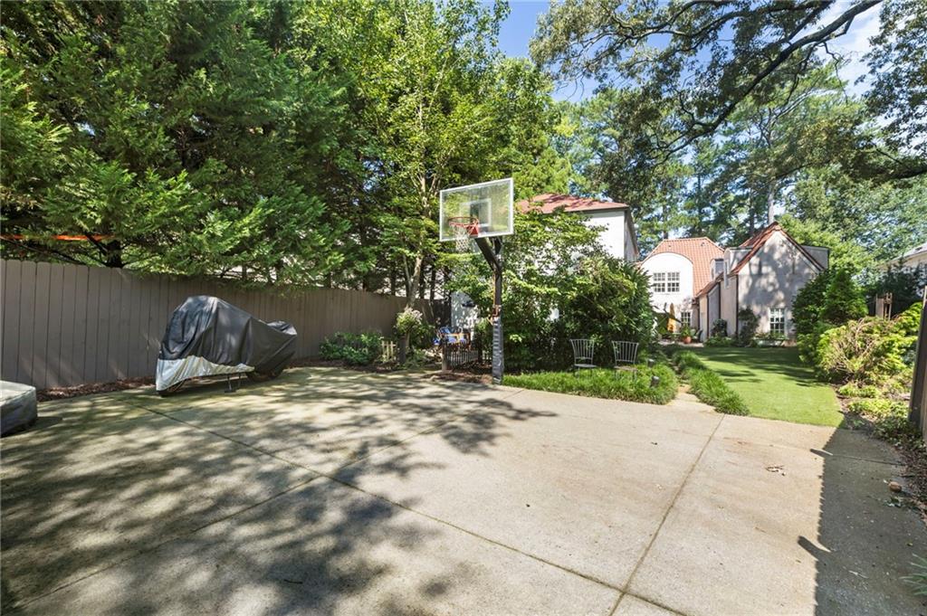 2085 Mckinley Road NW