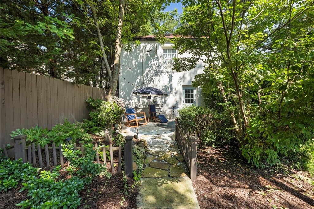 2085 Mckinley Road NW