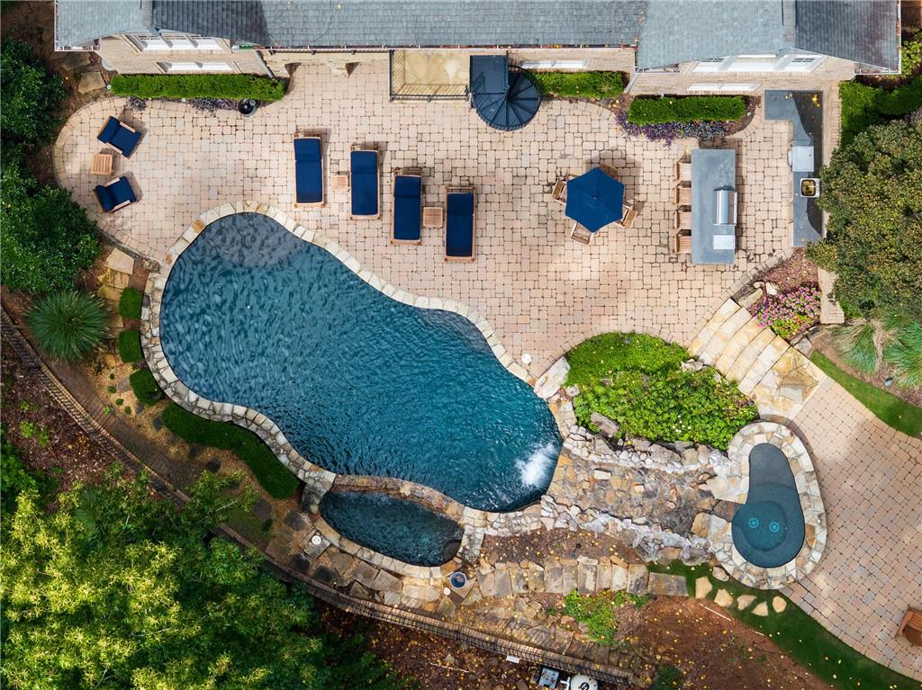 5575 Lake Island Drive
